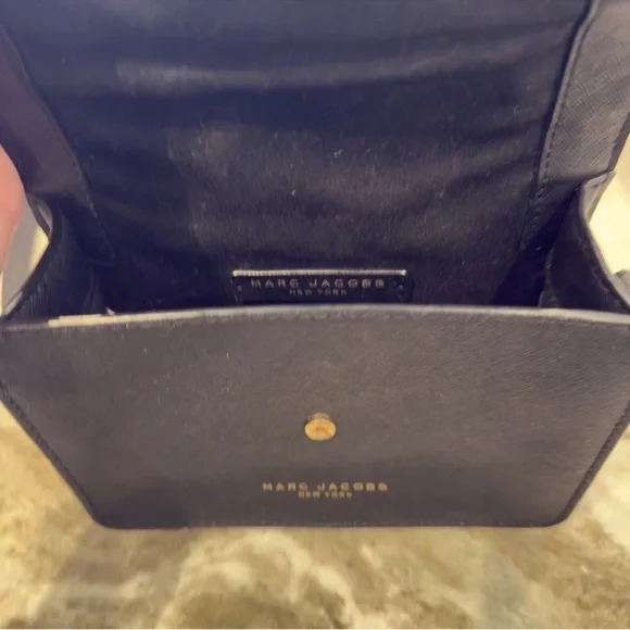 Marc Jacobs New York Black Saffiano Leather Gold Logo 7” Envelope Crossbody Bag - Picture 7 of 9